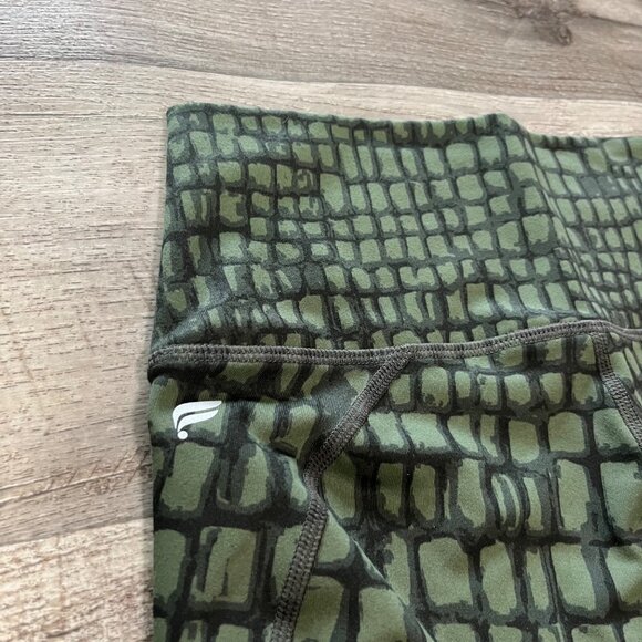 Fabletics Athletic Powerhold Mid Rise Biker Shorts Green Women’s Size S - Picture 5 of 6